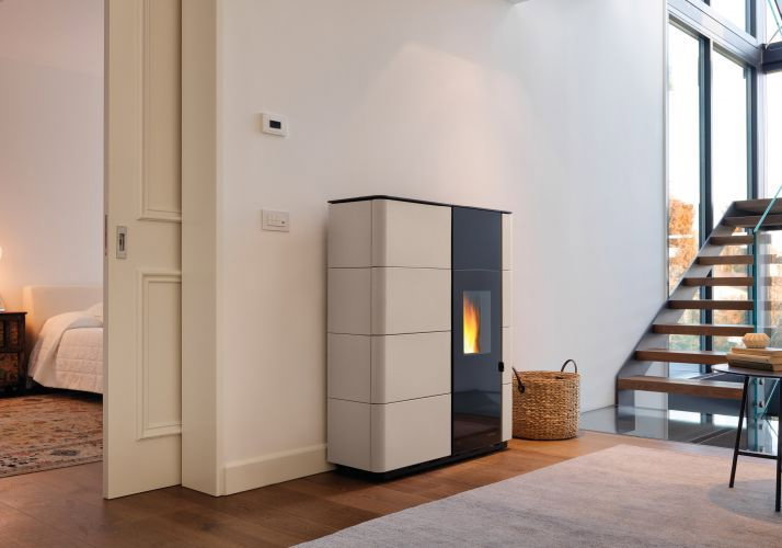 Poêle à granulés canalisable Palazzetti Ecofire Ginger 9, finition acier blanc