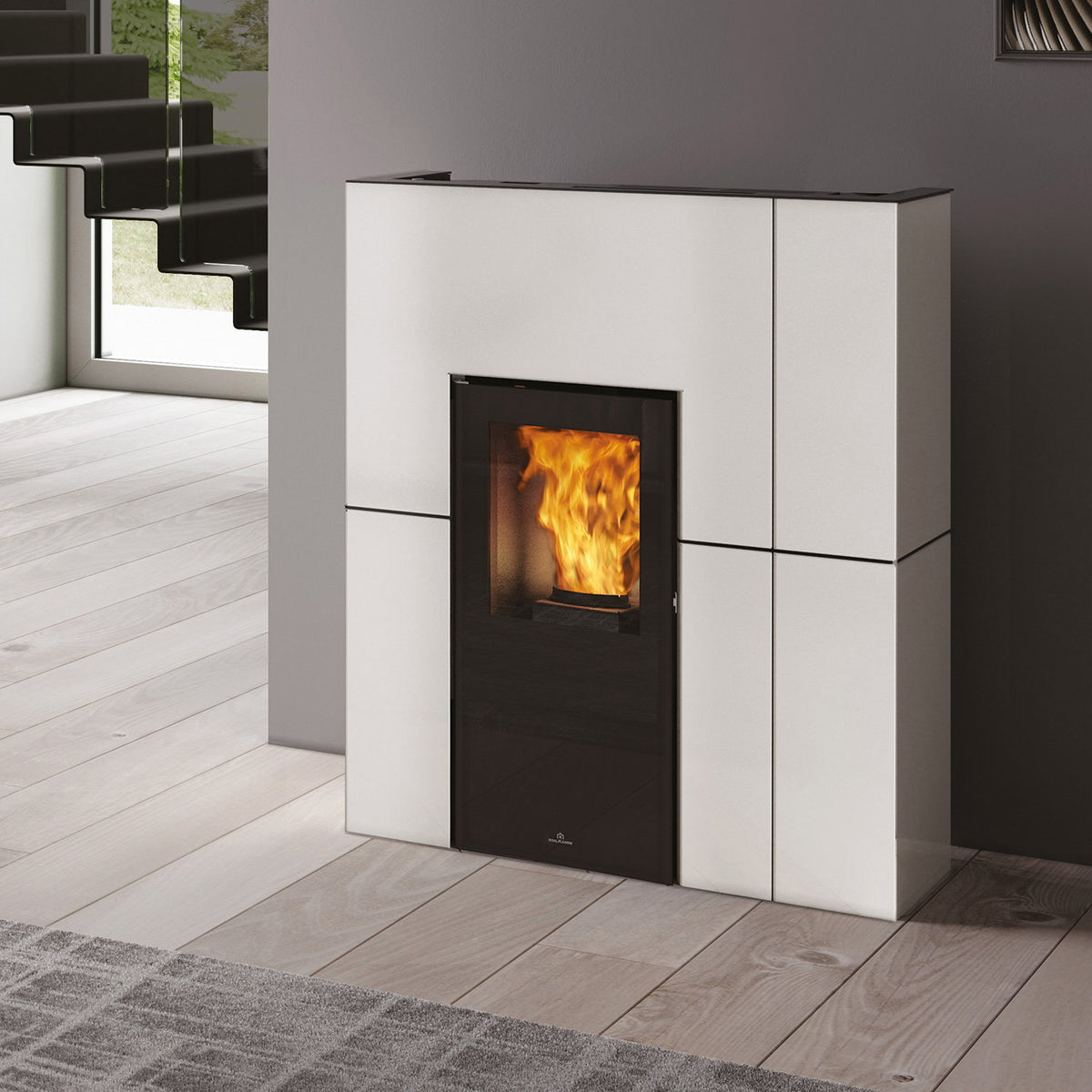 Edilkamin Blade H 15 Evo acier blanc mat dans un intérieur contemporain