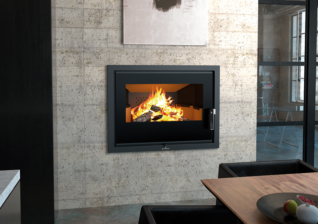 Foyer Bronpi TECNO HYDROBRONPI 80 installé dans un intérieur