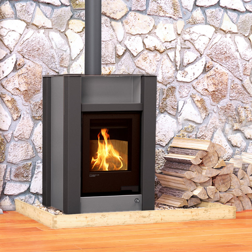 Poêle à bois Aquaflam Vario Lend Gris dans un intérieur