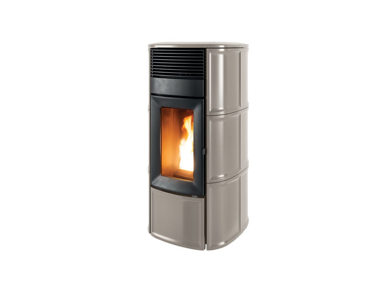 Poêle à granulés canalisable MCZ Suite Comfort Air 12 M3, finition céramique claire, vue trois-quarts