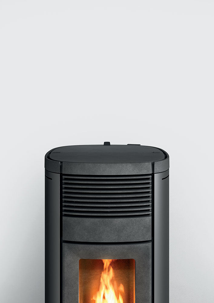 Poêle à granulés canalisable MCZ Musa Comfort Air 12 M3, vue rapprochée de face