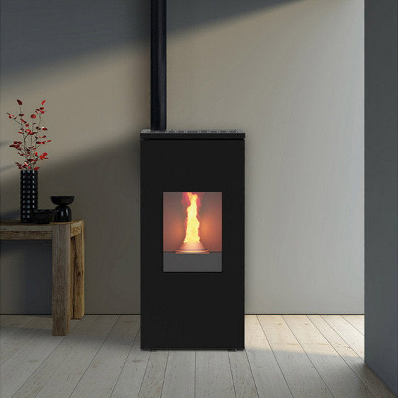 Poêle à granulés canalisable FOCO Futura 11 kW dans un intérieur