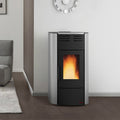 Poêle à granulés hydro Extraflame Raffaella H18 dans un intérieur