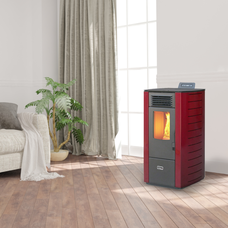 Poêle à granulés canalisable ETNA Nonza rouge dans un intérieur