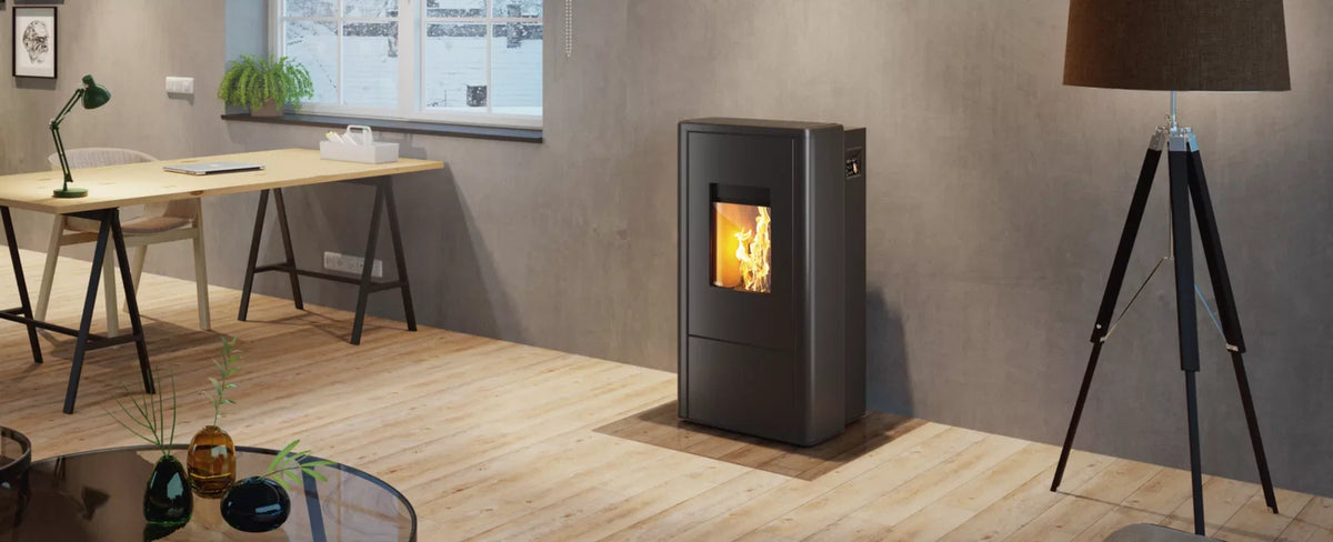 Poêle à granulés étanche Rika Livo 6 kW acier noir avec écran tactile