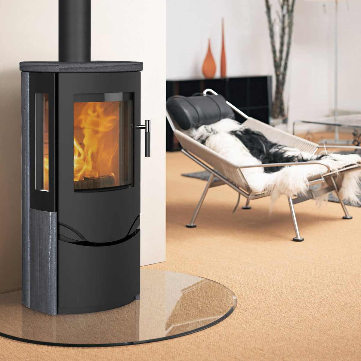 Poêle à bois Lotus Prio 6 noir Indian Night avec vitre latérale 7 kW