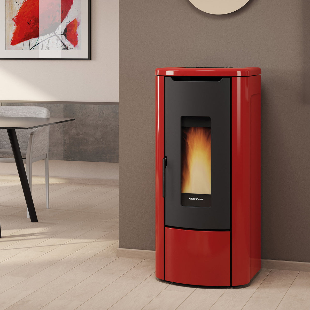 Poêle à granulés bouilleur Extraflame Rosanna Idro bordeaux dans un intérieur