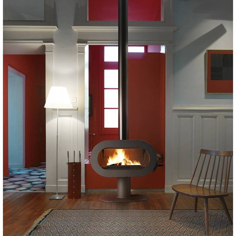 Poêle à bois Invicta Fifty installé dans un intérieur