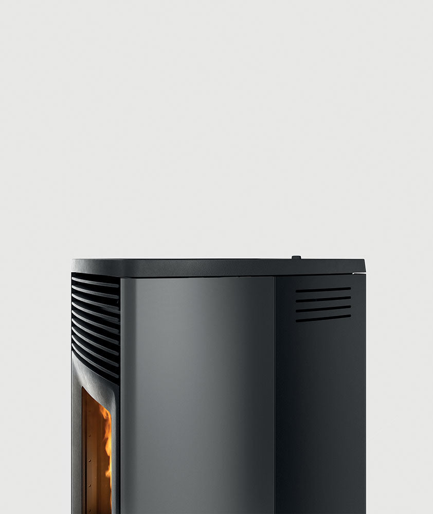 Vue latérale du poêle à granulés MCZ Ego Comfort Air 10 M3