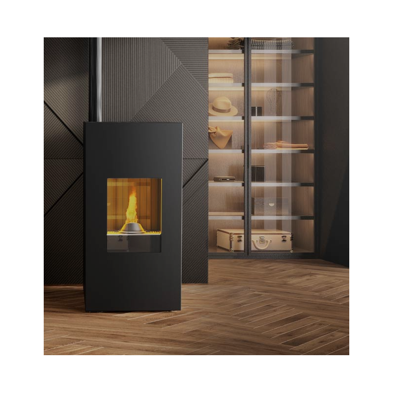 Poêle à granulés FOCO Futura noir dans un intérieur moderne