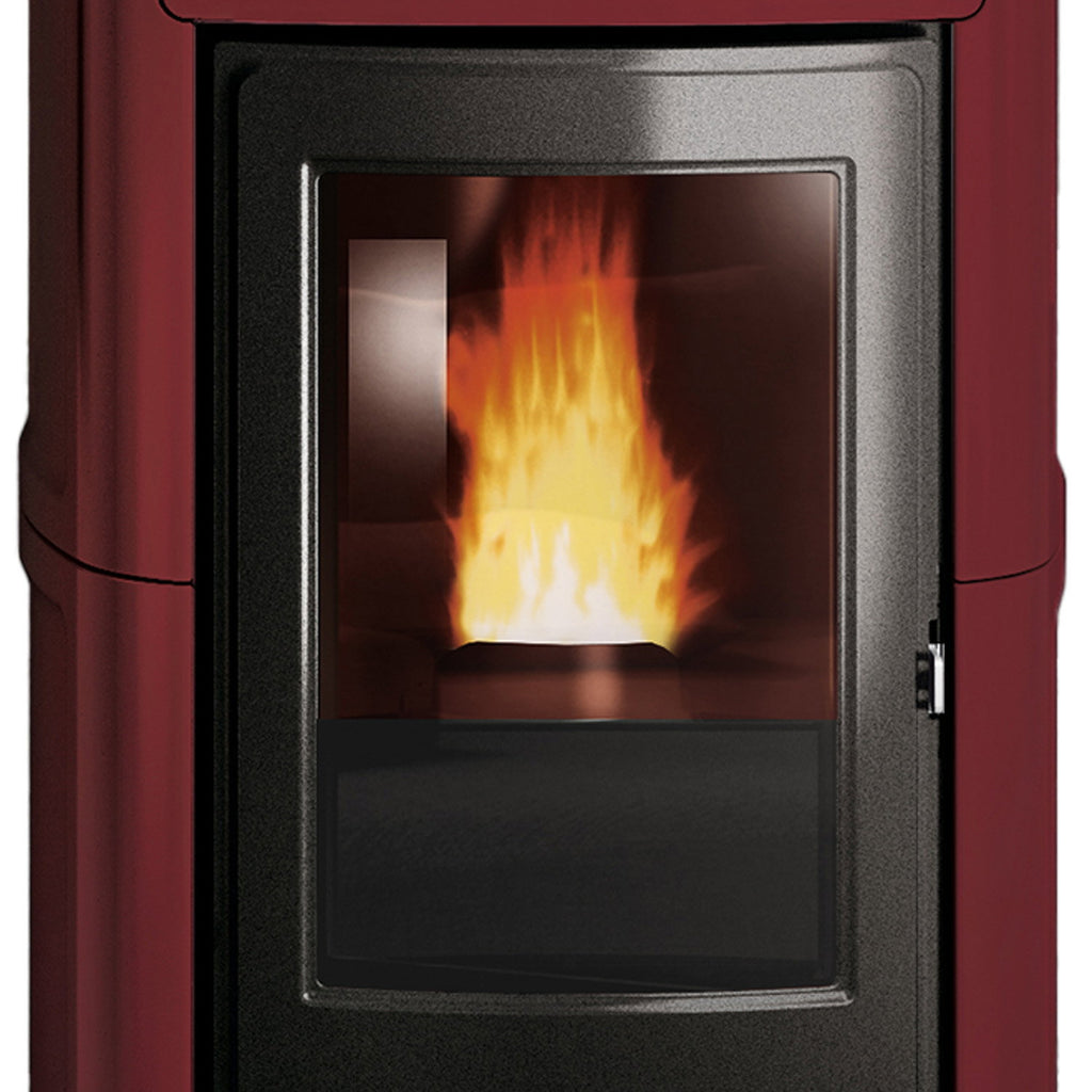 Détail de la porte et de la flamme du poêle Edilkamin Kira2 H 22 Up