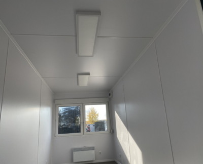 Bureau Container Premium 6,00 × 2,44 m – Finition Bois, Porte en Façade et Habillage Intérieur Blanc