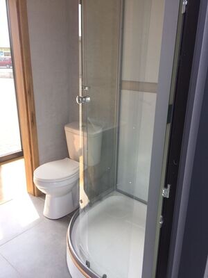 Tiny House 10,90 × 2,90 m clé en main – Maison avec Cuisine Équipée, Salle de Bain et Toit à Deux Pentes