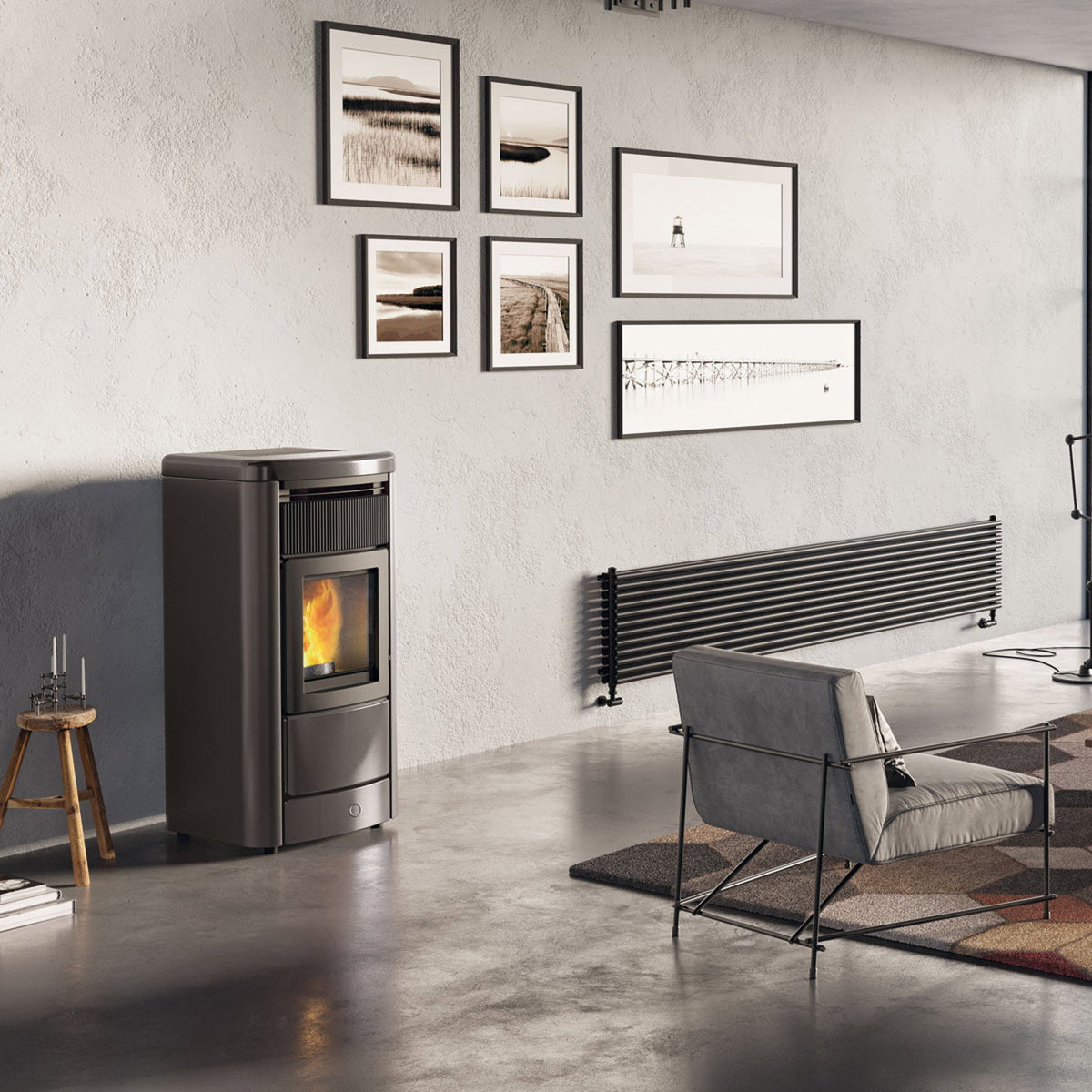Poêle Edilkamin EK63 Monday H 230 Evo dans un salon contemporain