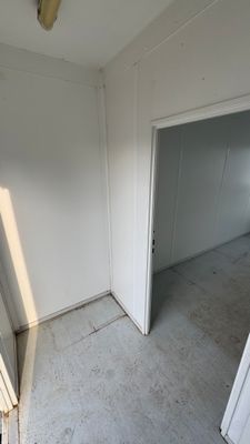 Bureau Container d’Occasion 20 Pieds – 6,06 × 2,44 m avec Isolation, Chauffage et Installation Électrique