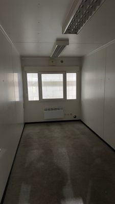 Bureau Container d’Occasion 20 Pieds – 6,06 × 2,44 m avec Isolation, Chauffage et Installation Électrique