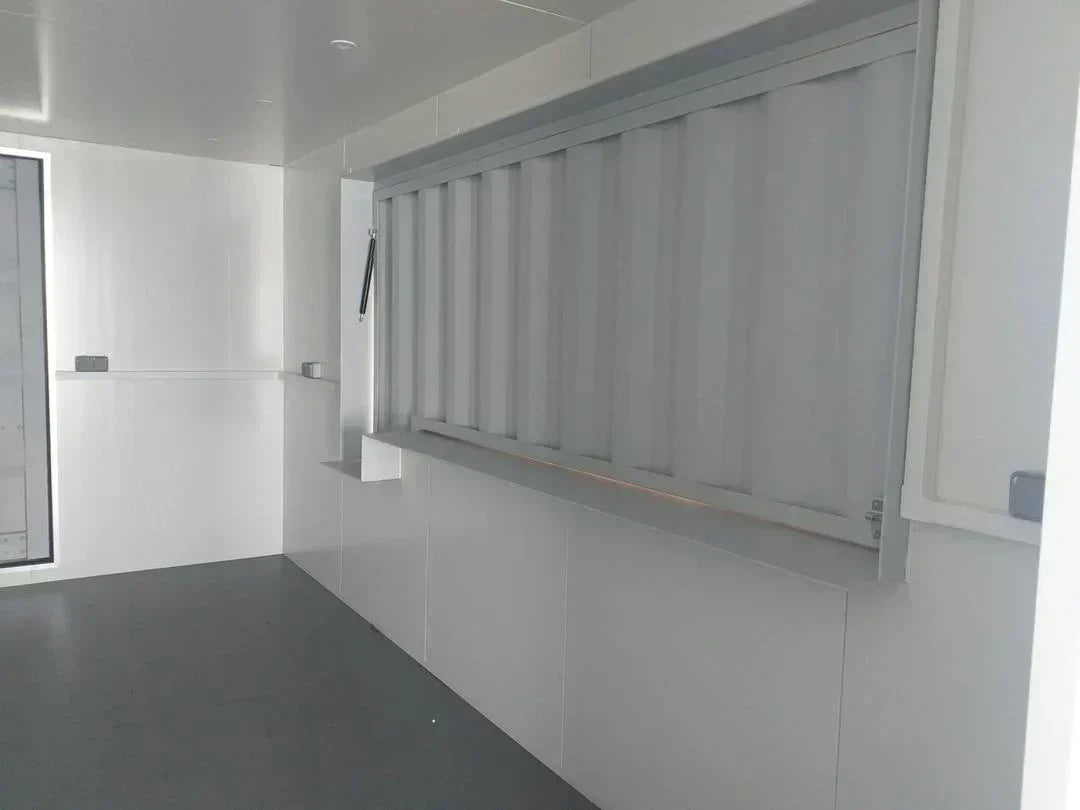 Container bar 20 pieds (6 m) Snack-BOX Privilege – Isolé, équipé et avec porte de service