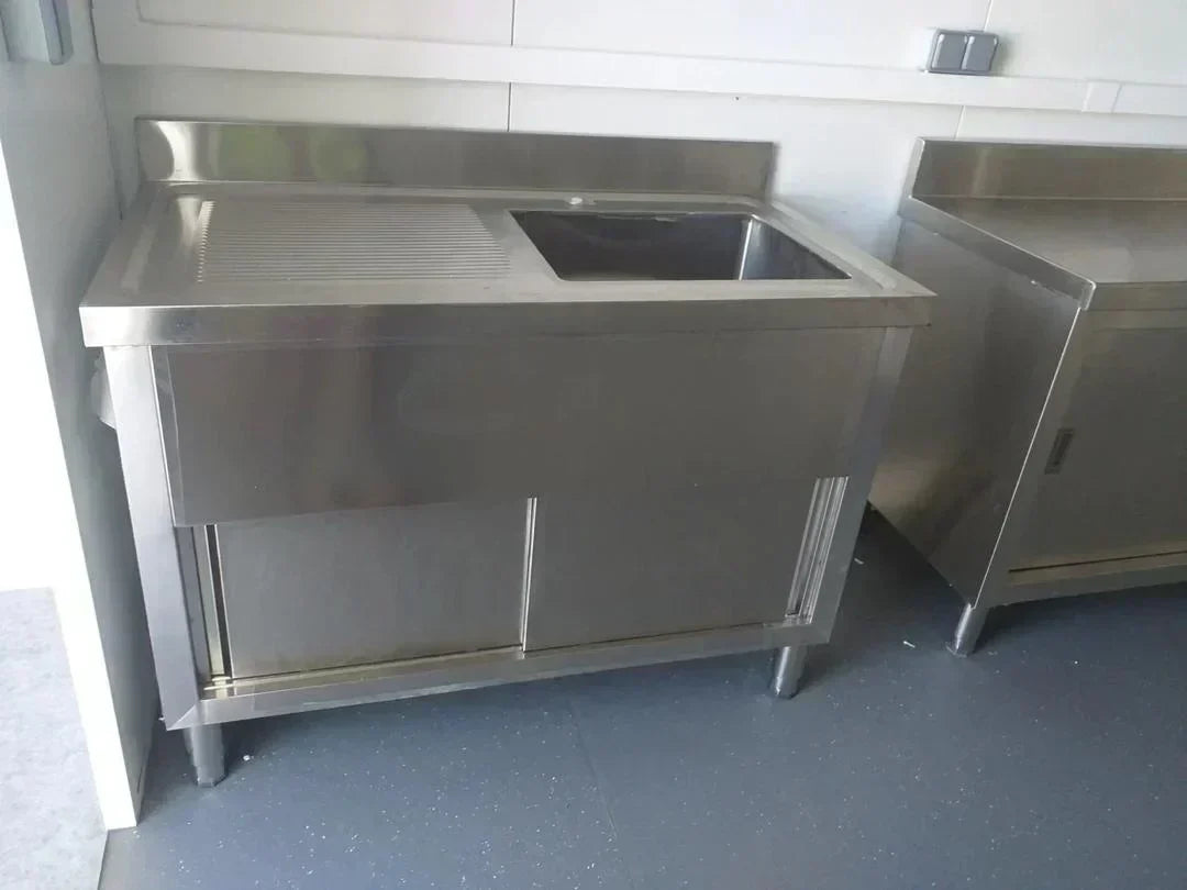 Container bar 20 pieds (6 m) Snack-BOX Privilege – Isolé, équipé et avec porte de service