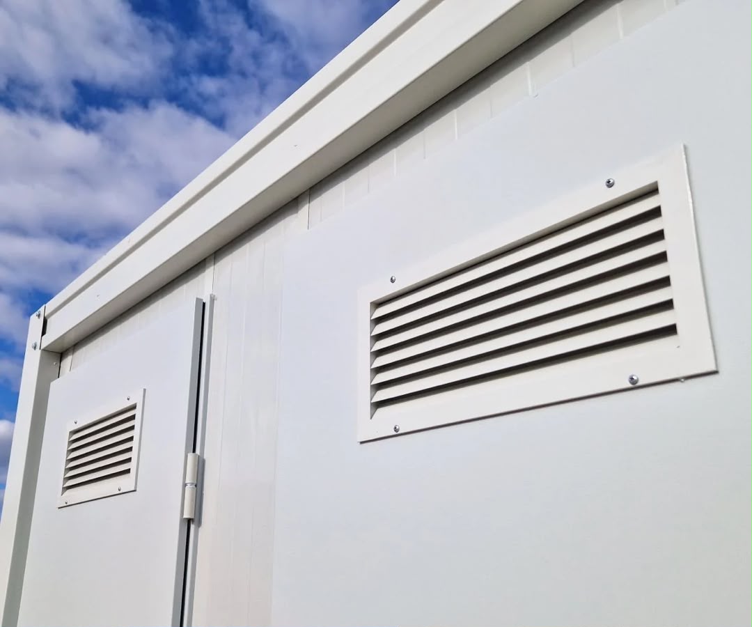 Conteneur sanitaire XXL avec 8 cabines WC – Toilettes pour festivals et grands événements