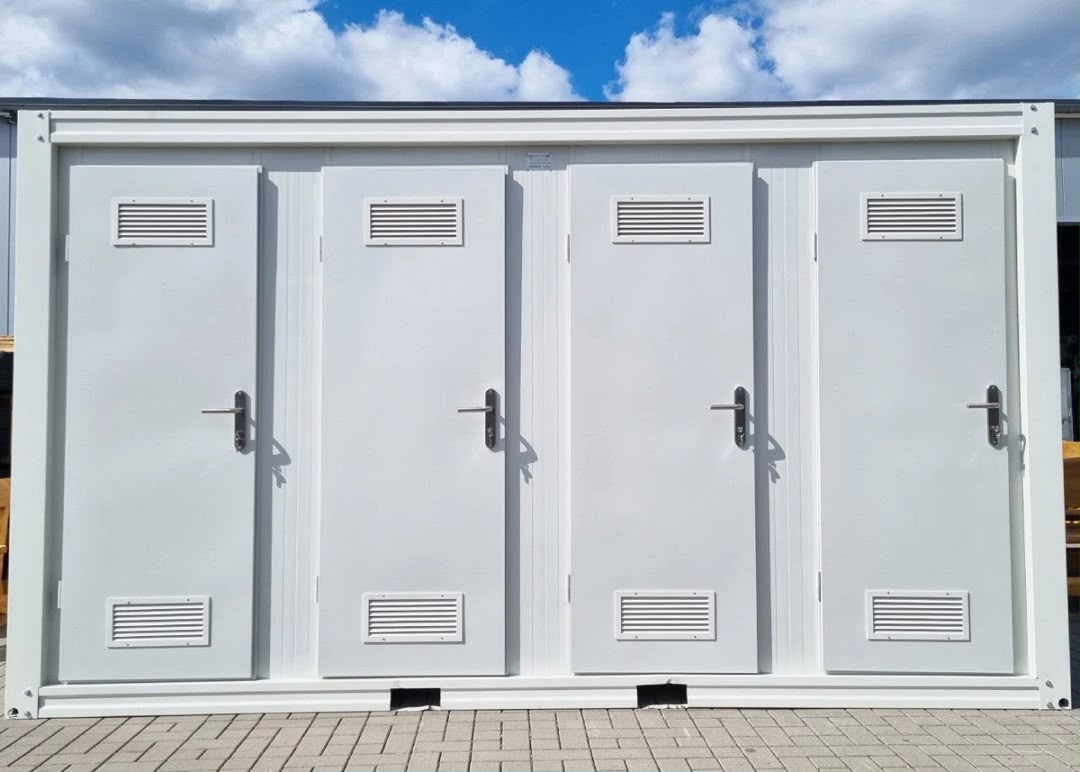 Conteneur sanitaire XXL avec 8 cabines WC – Toilettes pour festivals et grands événements