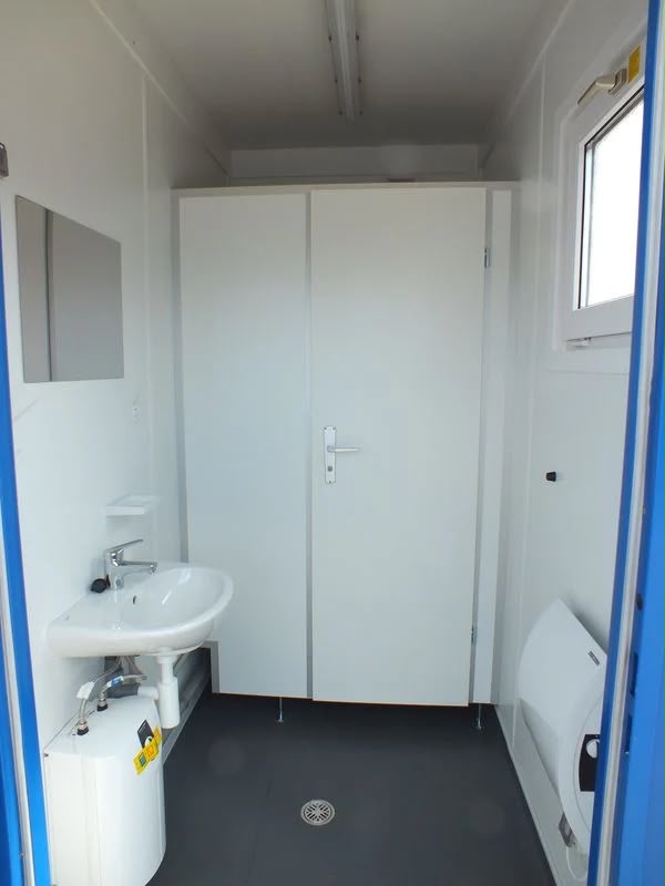 Conteneur sanitaire 10 pieds – WC femmes et hommes avec chauffage