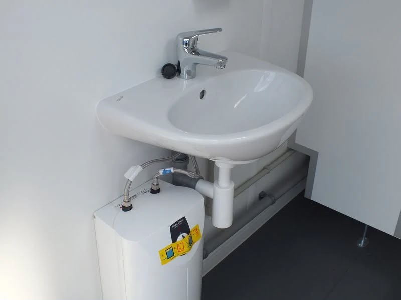 Conteneur sanitaire 10 pieds – WC femmes et hommes avec chauffage