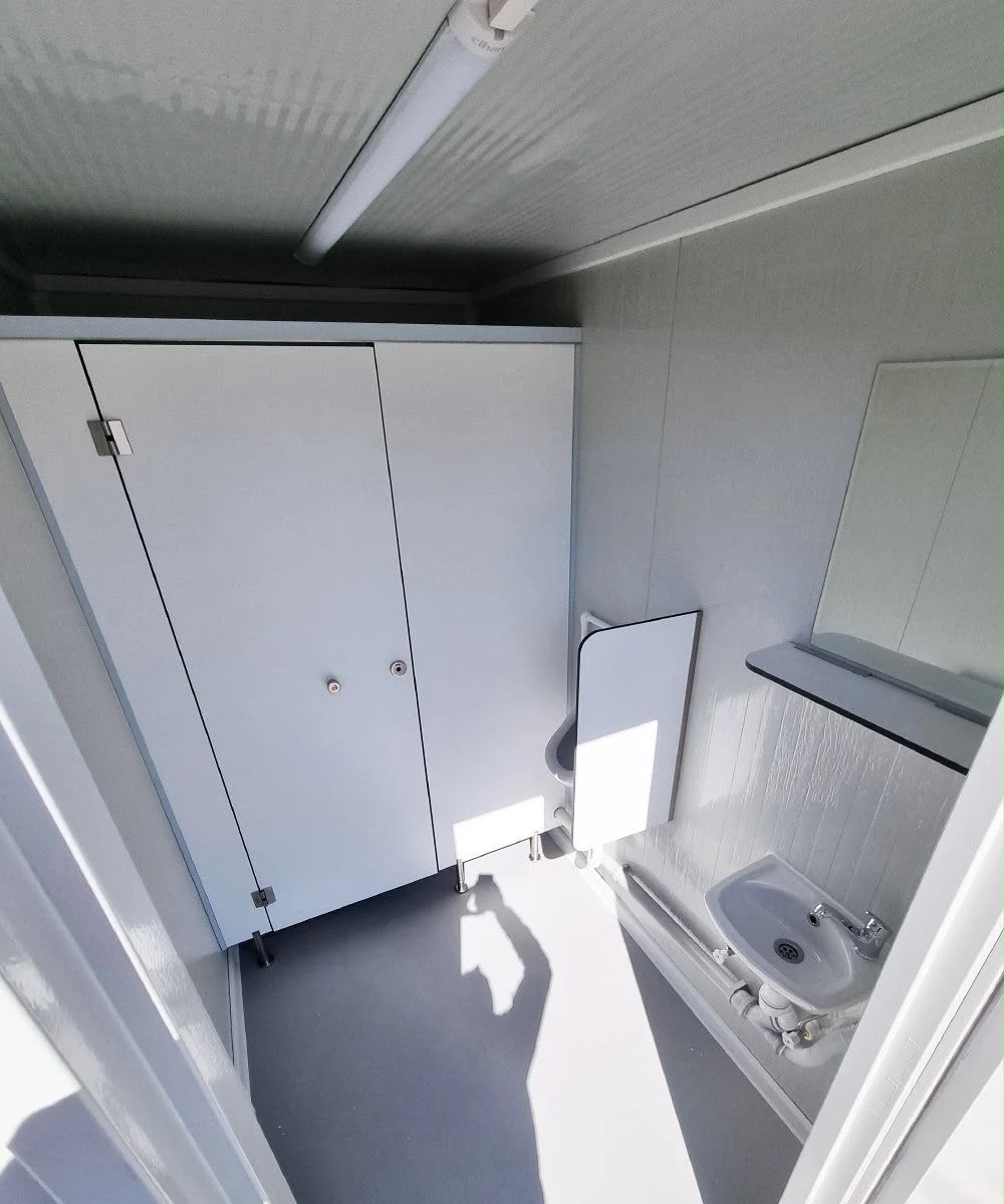 Conteneur sanitaire 3 m – Double cabine avec chauffage