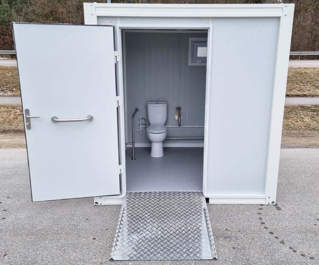 Conteneur sanitaire PMR avec rampe et eau chaude