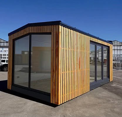 Conteneur bureau isolé 18 m² – 6 × 3 m avec vitrage
