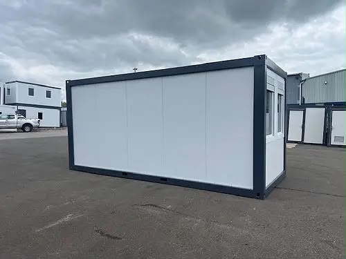 Bureau conteneur avec fenêtres panoramiques – 6 mètres, isolé et transportable