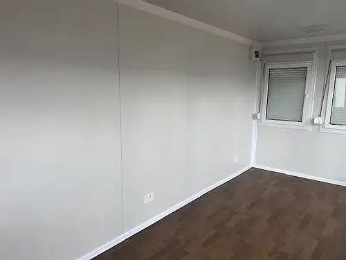 Bureau conteneur avec fenêtres panoramiques – 6 mètres, isolé et transportable