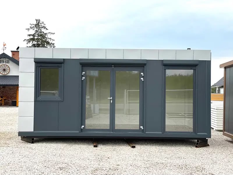 Conteneur modulaire Premium avec façade vitrée – Bureau et espace commercial de 14,4 m²