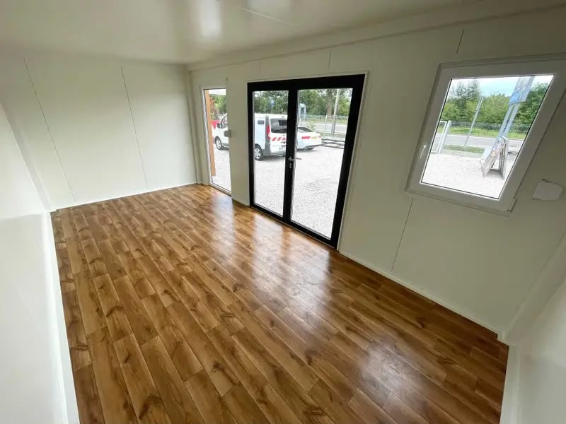 Conteneur modulaire Premium avec façade vitrée – Bureau et espace commercial de 14,4 m²