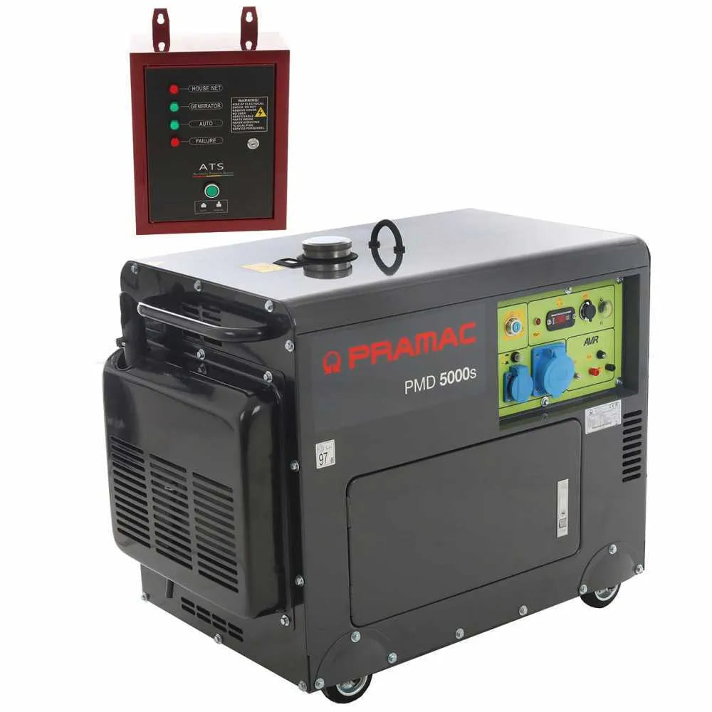 Vue trois-quarts du groupe électrogène diesel Pramac PMD 5000s avec panneau de commande et coffret ATS