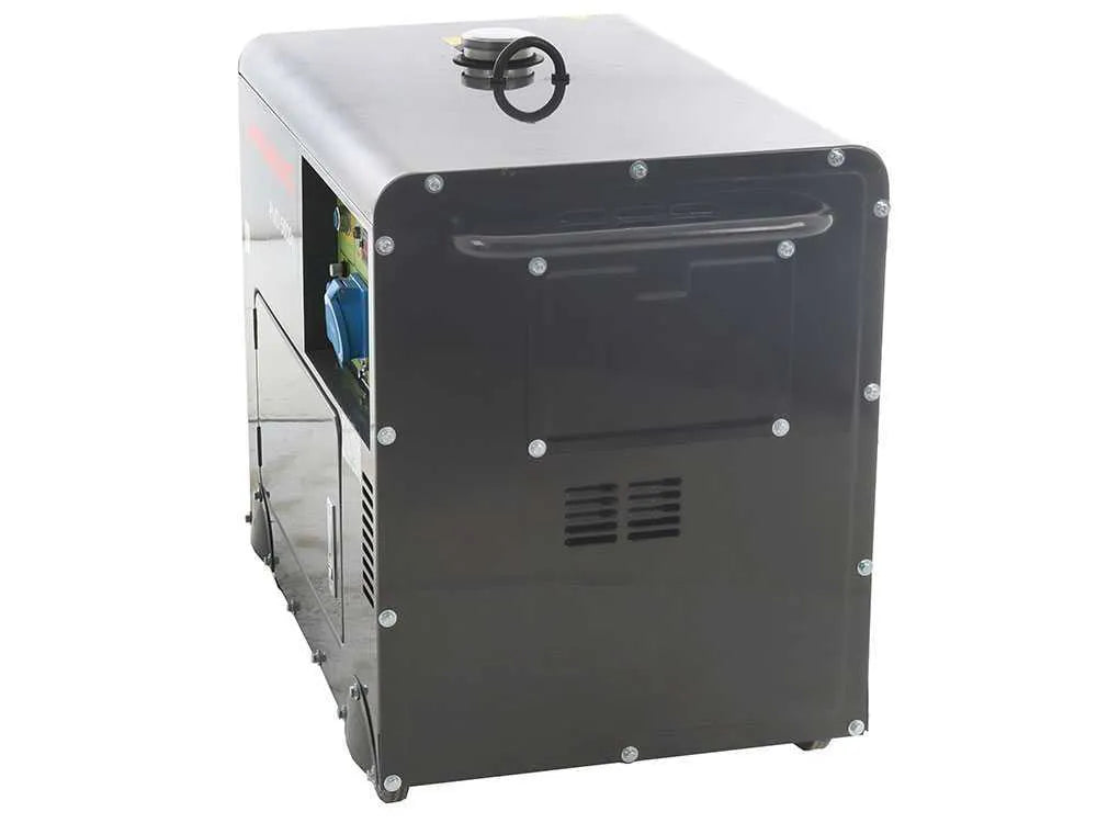 Vue arrière rapprochée du capot insonorisé du Pramac PMD 5000s