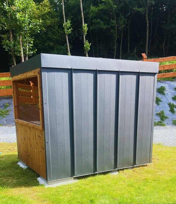 Sauna de jardin avec revêtement métallique
