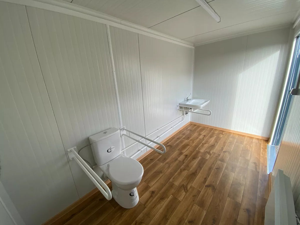 Container sanitaire PMR neuf avec rampe d’accès – Double WC accessible aux personnes à mobilité réduite (Réf. 3907)