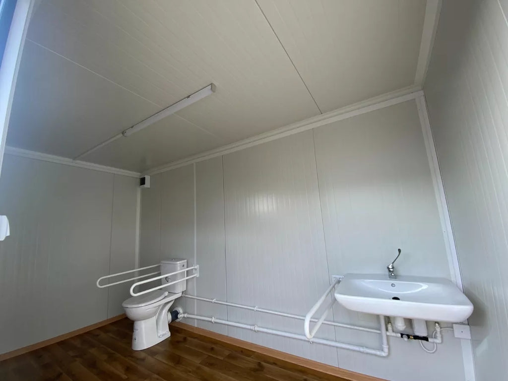 Container sanitaire PMR neuf avec rampe d’accès – Double WC accessible aux personnes à mobilité réduite (Réf. 3907)