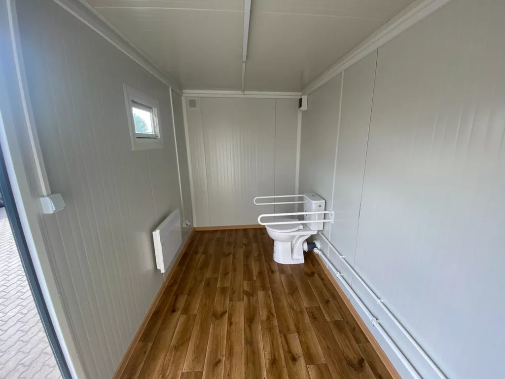 Container sanitaire PMR neuf avec rampe d’accès – Double WC accessible aux personnes à mobilité réduite (Réf. 3907)