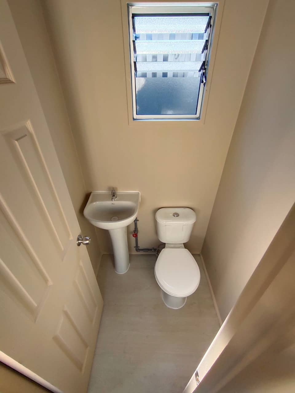 Bureau container 20 pieds avec salle de bain – Isolation polyuréthane et équipements intégrés – Réf. 1101