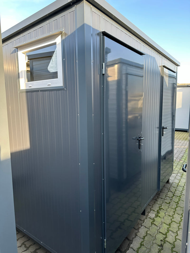 Container sanitaire double neuf 3 × 2 m – 2 WC, urinoirs et 2 lavabos avec chauffe-eau