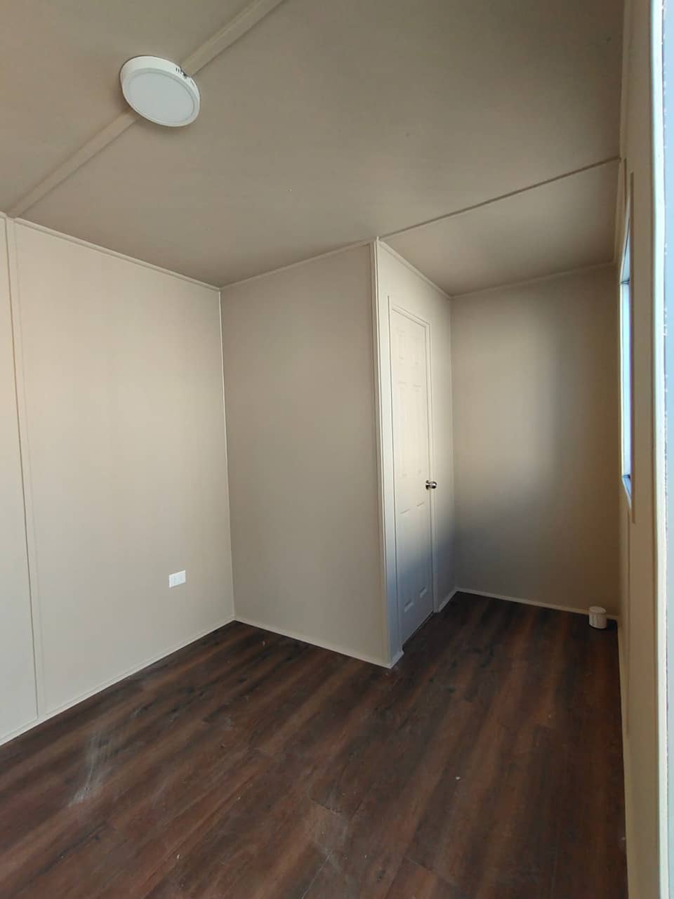 Bureau container 20 pieds avec salle de bain – Isolation polyuréthane et équipements intégrés – Réf. 1101
