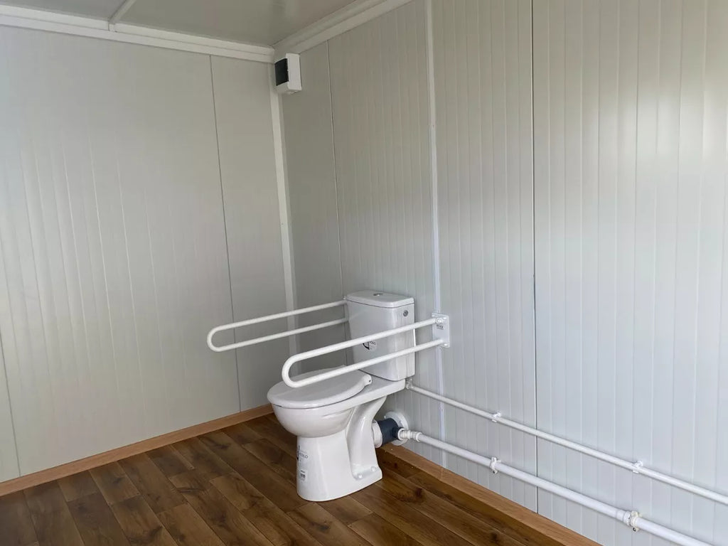 Container sanitaire PMR neuf avec rampe d’accès – Double WC accessible aux personnes à mobilité réduite (Réf. 3907)