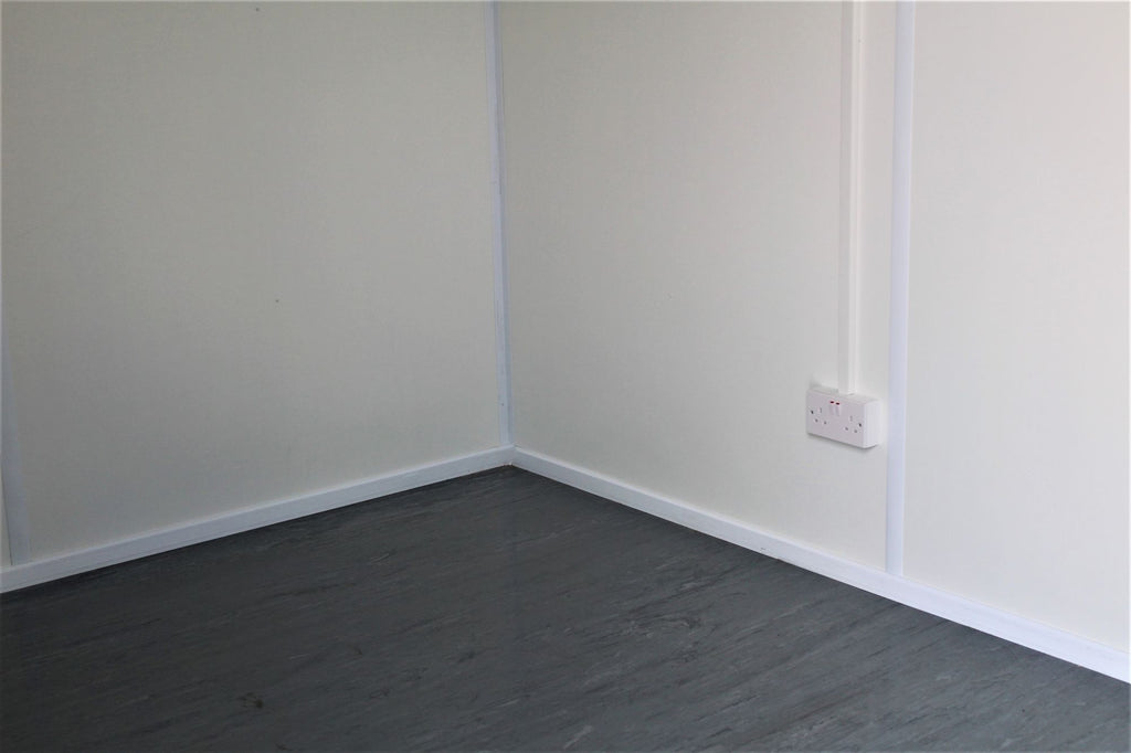 Bureau container 20 pieds avec 2 fenêtres – Isolation et chauffage – Réf. 1096